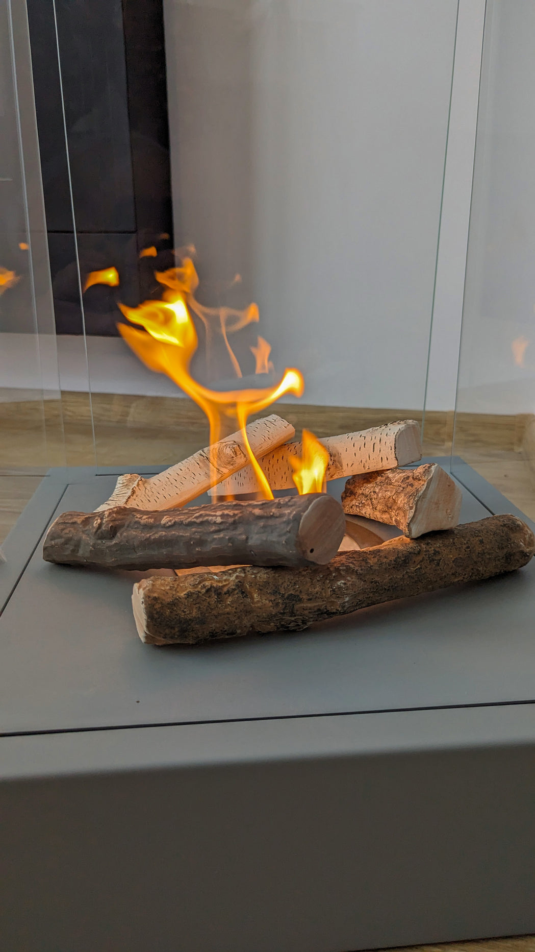 Keramik-Holzscheite – Holzoptik (4er-Set)